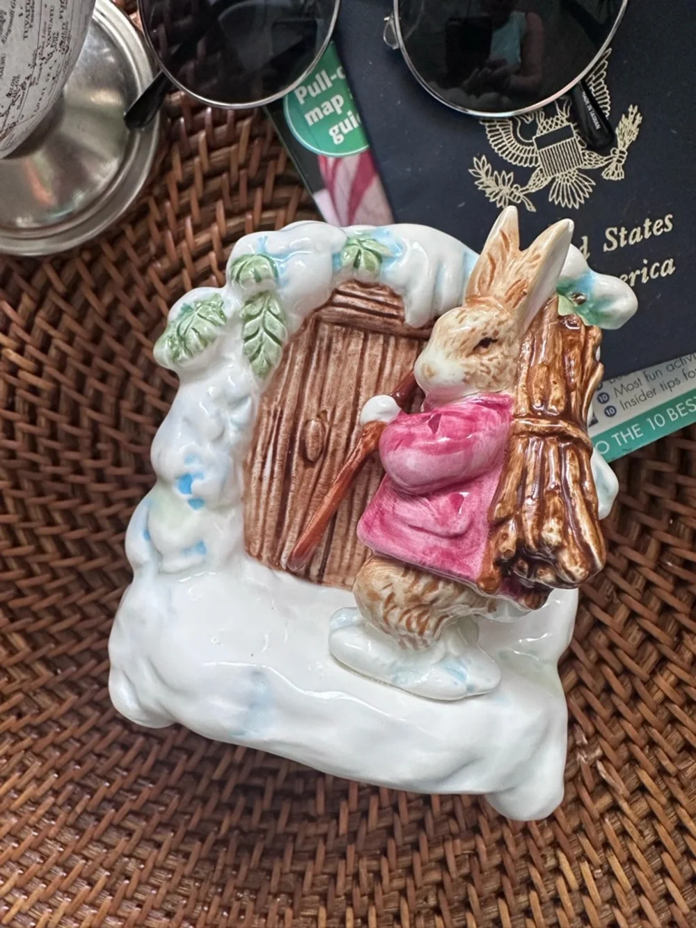 Beatrix Potter Vintage Ceramic Peter Rabbit “Everything is Beautiful” Music Box - Picture 1 of 5